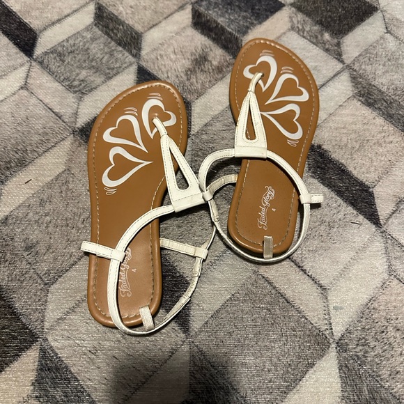 White Strappy Ladies Sandals Size 7 - Picture 2 of 3